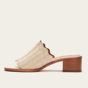 NWT Frye Cindy Wave Mule in Off White